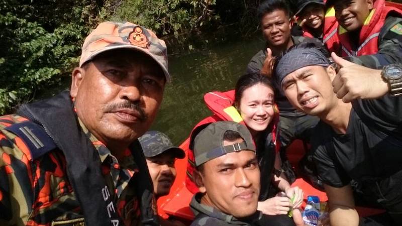 Rescued climbers, Tan Chang Xiang Dominick and Clarice Lum, both 27, were safely rescued by the Search and Rescue (SAR) team near Gunung Pulai in Ulu Choh dam this morning. u00e2u20acu201d Picture courtesy of Johor Fire and Rescue Departmentu00c2u00a0