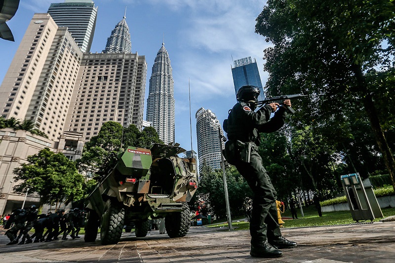 Army personnel take part in a multi-agency security drill in Kuala Lumpur February 2, 2018. u00e2u20acu201d Picture by Hari Anggara 