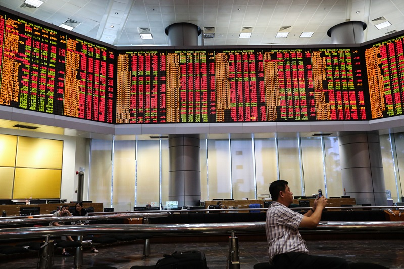A view of the bursa stock market exchange board in RHB Investment Bank in Kuala Lumpur February 6, 2018. u00e2u20acu201d Picture Ahmad Zamzahuri
