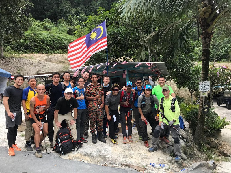 Volunteers from Singapore and Malaysia posing for photos after receiving news that the missing Singaporean trekkers have been found yesterday morning. u00e2u20acu201d Picture courtesy of Stanley Ler via TODAY