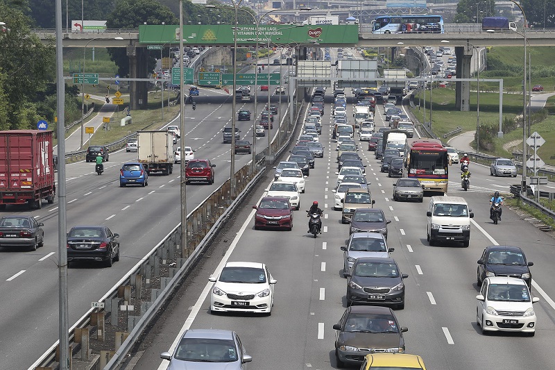 Motorcyclists are seen using the main carriageway of the Federal Highway near Batu Tiga in Shah Alam February 10, 2018. u00e2u20acu201d Picture by Yusof Mat Isa