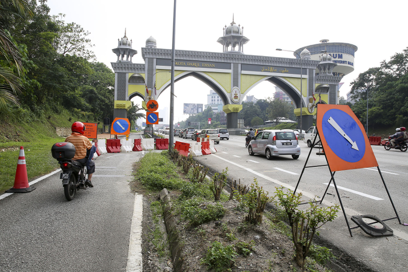Signs are placed on a bike lane due to construction work at Federal Highway heading to Shah Alam near PPUM on February 10, 2018. u00e2u20acu201d Picture by Yusof Mat Isa