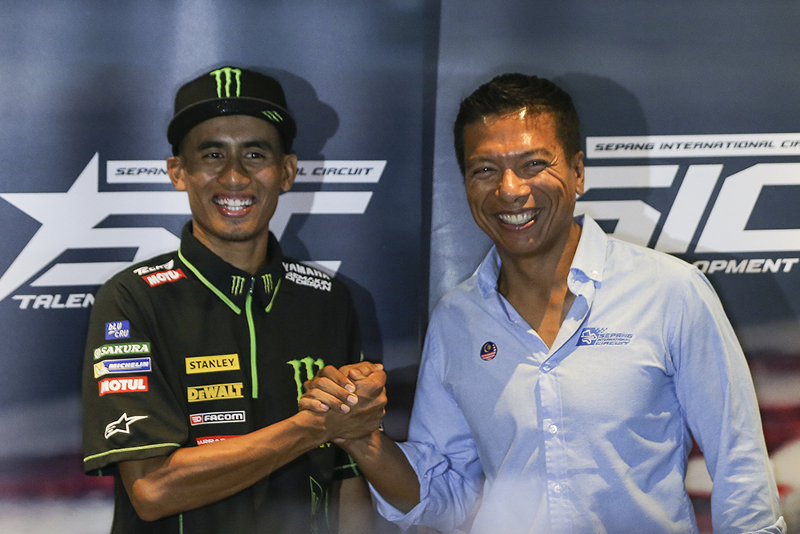 Hafizh Syahrin and Datuk Razlan Razali pose for a picture during the press conference at Citta Mall February 21, 2018. u00e2u20acu201d Picture by Azneal Ishak