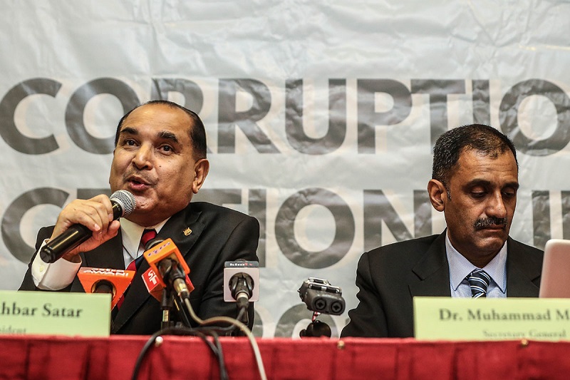 Transparency International (TI) Malaysia president Datuk Akhbar Satar (left) and secretary-general Muhammad Mohan at a media briefing in Kuala Lumpur February 22, 2018. u00e2u20acu201d Picture by Hari Anggara