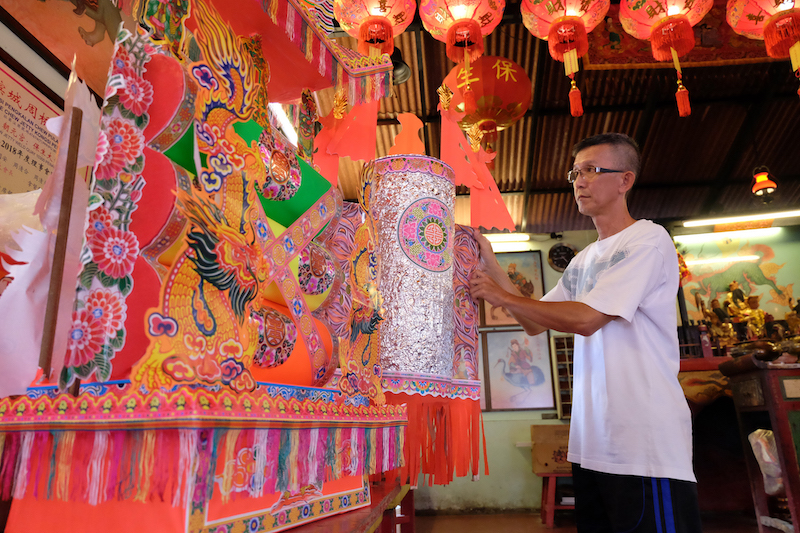 Chew Jetty residents committee chairman Chew Choon Seng making final preparations for the Jade Emperor's birthday celebrations, George Town February 22, 2018.u00c2u00a0u00e2u20acu201d Picture by KE Ooi