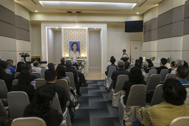 Chow's widow Christina Kwok giving an eulogy at her late husband's funeral service at the Nirvana Memorial Centre in Sungai Besi, February 24, 2018.
