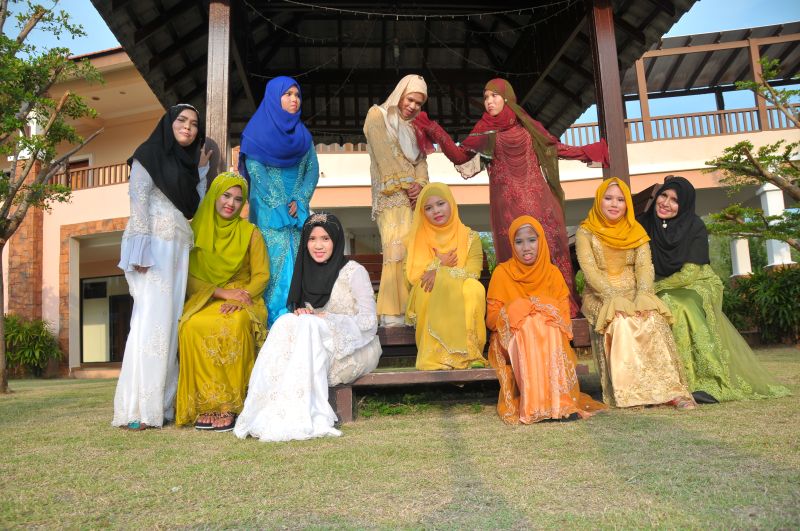 Razhiyah (right) along with her students during a school programme at Tok Aman Bali resort. u00e2u20acu2022 Pictures courtesy of KA Razhiyah