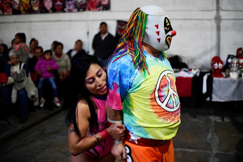 Mexican wrestler ‘Brillo de Luna’ (Moonbeam) (left), 42, performs at the 2 de Junio Arena in Ciudad Nezahualcoyotl, Mexico February 4, 2018. — AFP pic