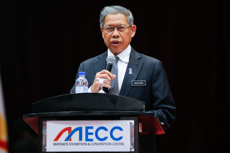 Minister of International Trade and Industry Datuk Seri Mustapa Mohamed announcing Malaysia's 2017 trade performance in Kuala Lumpur February 7, 2018. u00e2u20acu201d Picture by Ahmad Zamzahuri