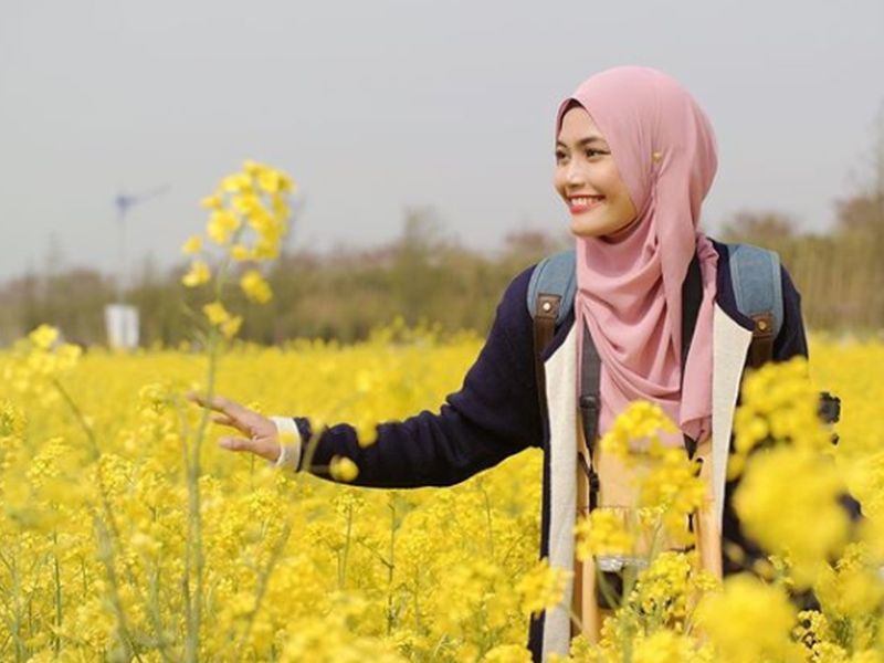 Nisa Kay tidak membalas komen kecaman terhadapnya berikutan kontroversi 'tarian ghairah' pada pelancaran tudung terbaru Neelofa. u00e2u20acu2022 Foto ihsan Instagram/Nisa Kay