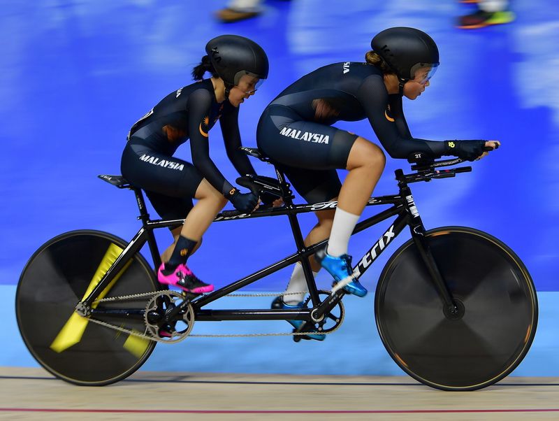 Nur Azlia Syafinaz Mohd Zais (left) and Noraidilina J.Sam participating in the womenu00e2u20acu2122s ParaCycling B (3000m) event at the Asian Trek Cycling Championship (ACC) 2018 at the National Velodrome in Nilai, February 18, 2018. u00e2u20acu201d Bernama pic