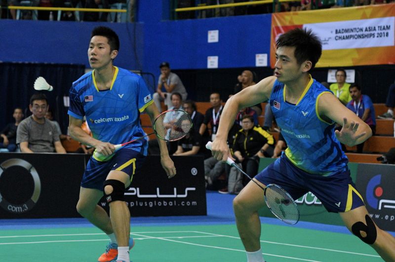 Pemain badminton beregu lelaki negara Goh V Shem (kiri) dan Tan Wee Kiong ketika beraksi menentang pemain Taiwan, Lee Jhe Huei dan Lee Yang pada Kejohanan Badminton Berpasukan Asia 2018 di Stadium Sultan Abdul Halim, Alor Setar semalam, 8 Februari 2018. u00e2