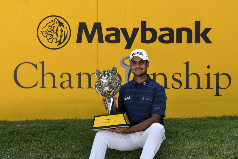 Indiau00e2u20acu2122s Shubhankar Sharma poses with the Maybank Championship 2018 trophy at the Saujana Golf & Country Club in Petaling Jaya February 4, 2018. u00e2u20acu201d Bernama pic