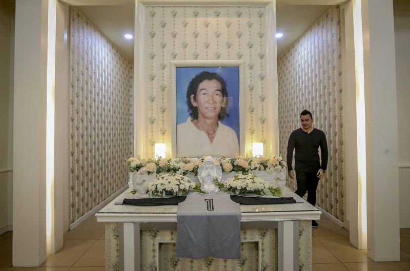Adrian Chow is pictured at the wake for his father, the late Chow Chee Keong, at the Nirvana Memorial Centre in Sungai Besi February 22, 2018. u00e2u20acu201d Picture by Firdaus Latif