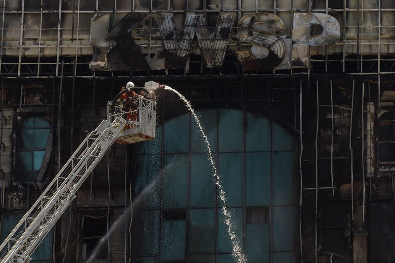 Firemen trying to put out the fire at the EPF building at Jalan Gasing in Petaling Jaya February 13, 2018. u00e2u20acu201d Picture by Mukhriz Hazim