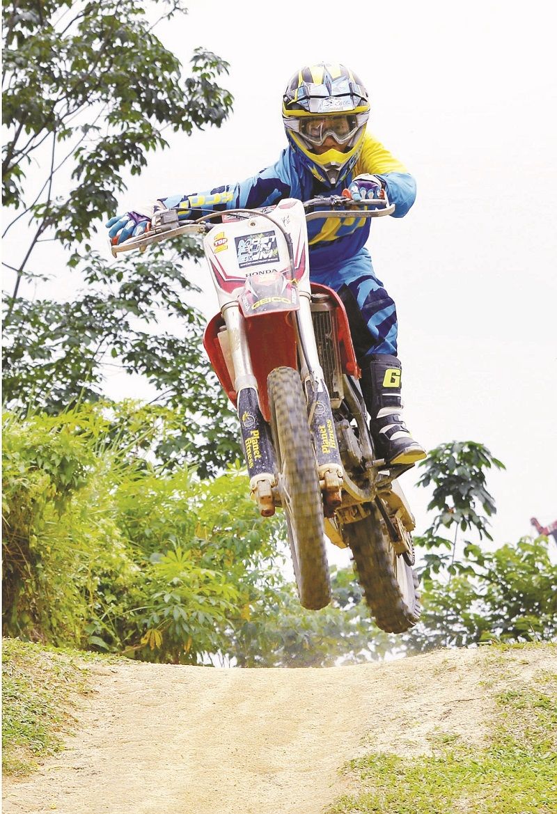 Oh attempting a jump at his track in Kampung Sungai Penchala. ― Picture by Ham Abu Bakar