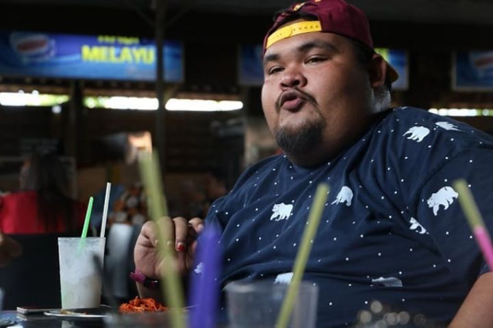 Pelakon dan pelawak Abam menyifatkan kari dan nasi kandar di restoran Haji Tapah di Jalan Gombak sebagai 'terbaik'. u00e2u20acu201d Foto ihsan Instagram/Abam Bocey 