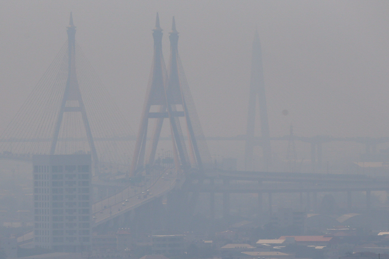 The Bhumibol bridge is seen through air pollution in Bangkok February 15, 2018. u00e2u20acu201d Reuters pic