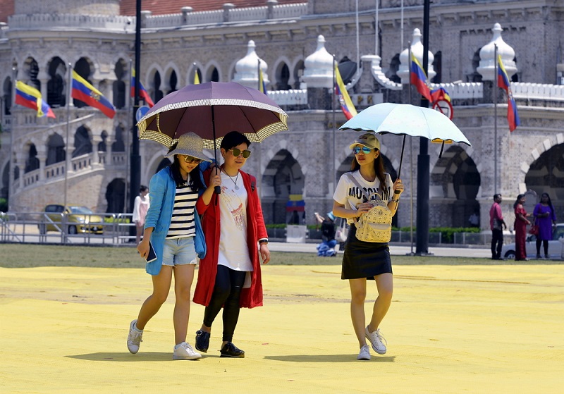 Tourists from China visit the monumental Dataran Merdeka in Kuala Lumpur February 16 2018. u00e2u20acu201d Picture by Ham Abu Bakar
