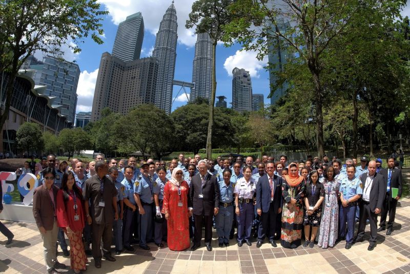 nMalaysian Minister of Urban Wellbeing, Housing and Local Government Tan Sri Noh Omar (centre) with delegates at the closing ceremony of the World Urban Forum (WUF9) at the Kuala Lumpur Convention Centre February 13, 2018.u00e2u20acu201d Bernama picn