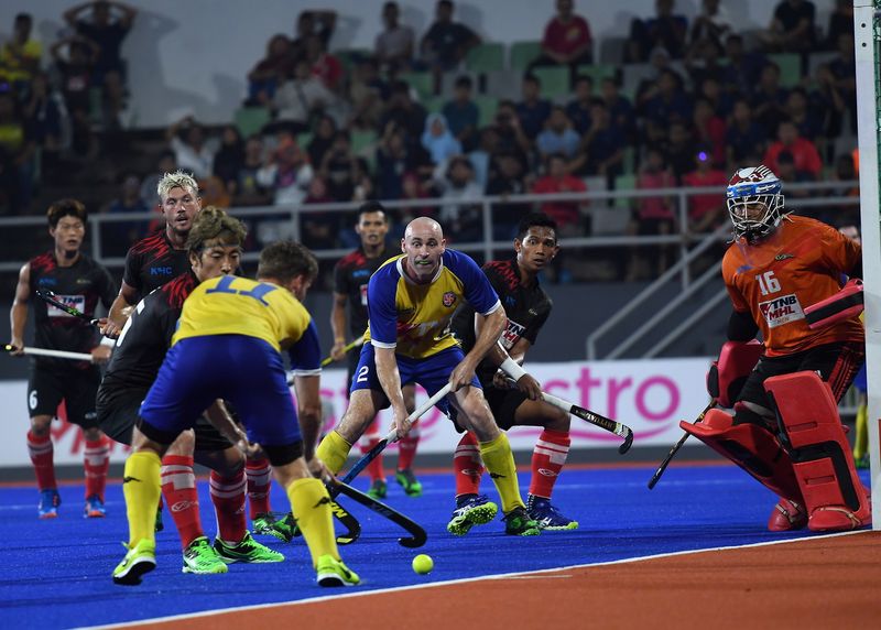 UniKL players Glenn Stewards Tunner (centre) and Jeroen Dolf Hertzberger (second left) are challenged by KLHC players during the TNB Cup hockey final at the National Hockey Stadium in Bukit Jalil, February 10, 2018. u00e2u20acu201d Bernama pic