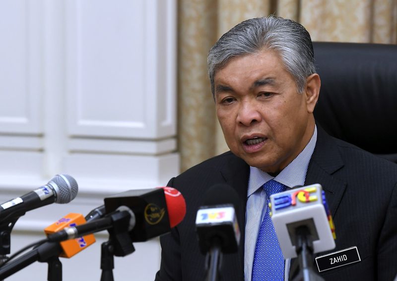 Datuk Seri Dr Ahmad Zahid Hamidi selepas mempengerusikan Mesyuarat Jawatankuasa Khas Mengenai Kesesakan Tambak Johor dan Linkedua di Bangunan Perdana Putra, 6 Februari 2018. u00e2u20acu201d Foto Bernama