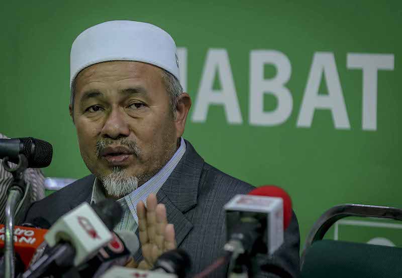 PAS Deputy President Datuk Tuan Ibrahim Tuan Man speaks during a press conference on PAS' GE14 manifesto in Kuala Lumpur March 12, 2018. u00e2u20acu201d Picture by Firdaus Latif