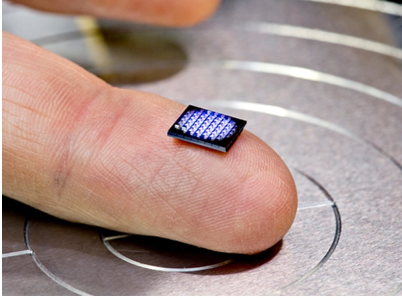 IBM unveils u00e2u20acu02dcthe worldu00e2u20acu2122s smallest computeru00e2u20acu2122 (128 units have been assembled together in this photo). u00e2u20acu201d Picture courtesy of IBM