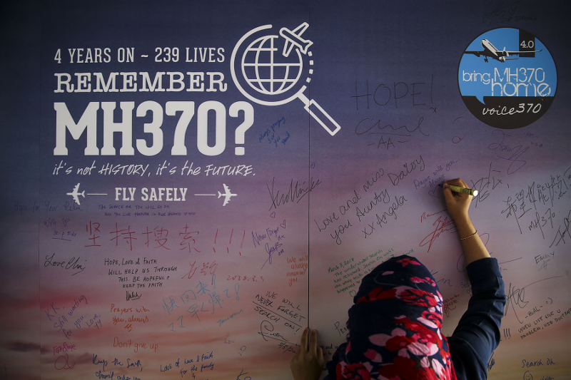 A woman writes a message on the canvas during the 4th annual remembrance event at the Publika in Kuala Lumpur March 3, 2018. u00e2u20acu201d Picture by Yusof Mat Isa
