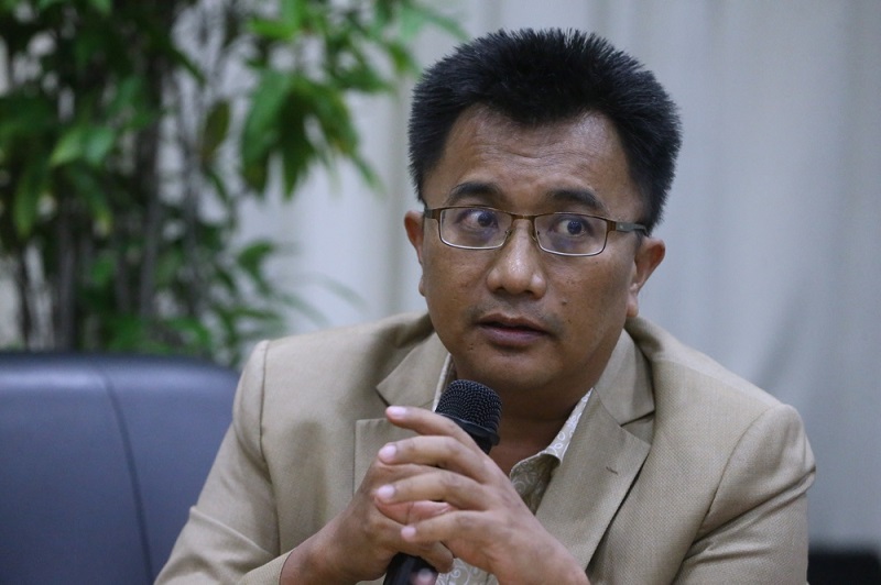 Lawyer and panel moderator Lukman Sheriff Alias speaks at the public talk titled u00e2u20acu02dcForum Ummah: The case of Indira Gandhi u00e2u20acu201d Constitutional implicationsu00e2u20acu2122 in Kuala Lumpur March 2, 2018. u00e2u20acu201d Picture by Zuraneeza Zulkifli 