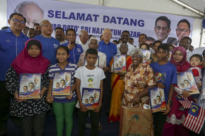 Prime Minister Datuk Seri Najib Razak (centre) poses for a photograph with recipients of personal identification documents during his visit at SRJK (T) in Batang Kali March 7, 2018. u00e2u20acu201d Picture by Yusof Mat Isa