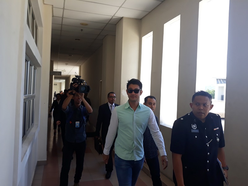 Actor and Director Datuk Farid Kamil (centre) at the Magistrateu00e2u20acu2122s Court in Petaling Jaya March 9, 2018. u00e2u20acu201d Picture by Danial Dzulkifly