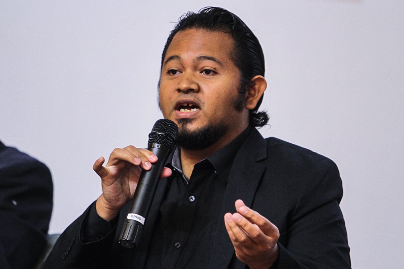 Universiti Kebangsaan Malaysia lecturer Abdul Muein Abadi speaks during a forum on u00e2u20acu02dcSinicisationu00e2u20acu2122 by Interdisciplinary Research and International Strategy Institute in Bangi March 7, 2018. u00e2u20acu201d Picture by Shafwan Zaidon