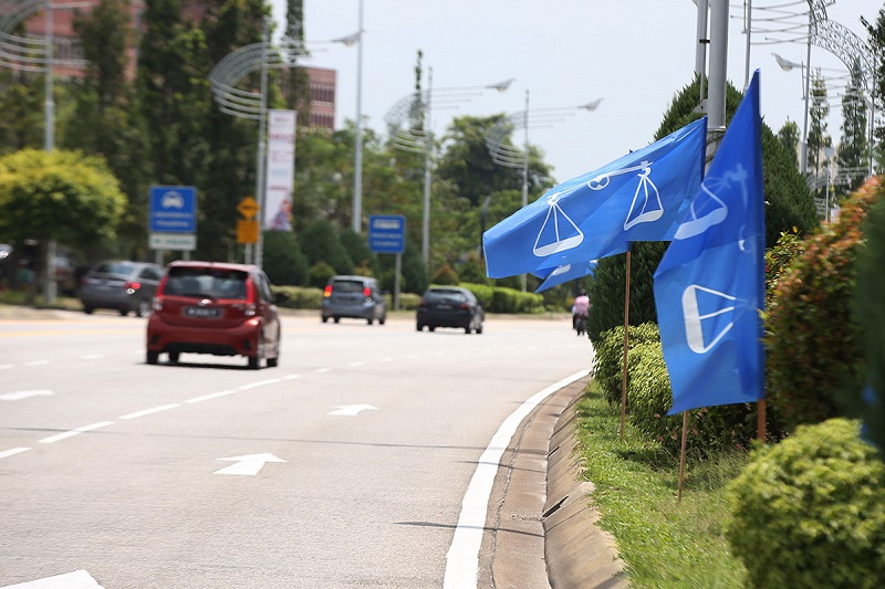 Barisan Nasional flags are seen along a road in Putrajaya March 15, 2018. u00e2u20acu201d Picture by Azinuddin Ghazali