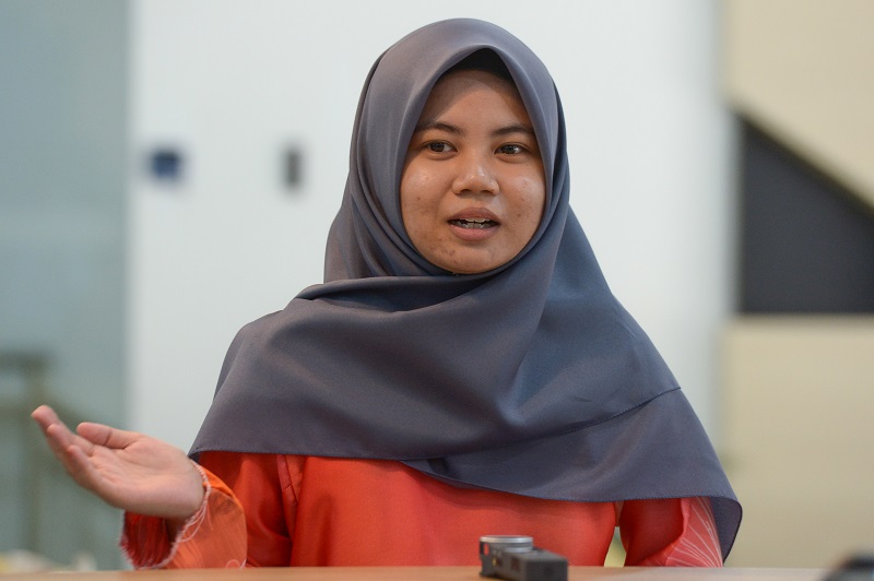 Roisah Abdullah speaks to  Malay Mail during an interview in Petaling Jaya March 16, 2018. u00e2u20acu201d Picture by Mukhriz Hazim