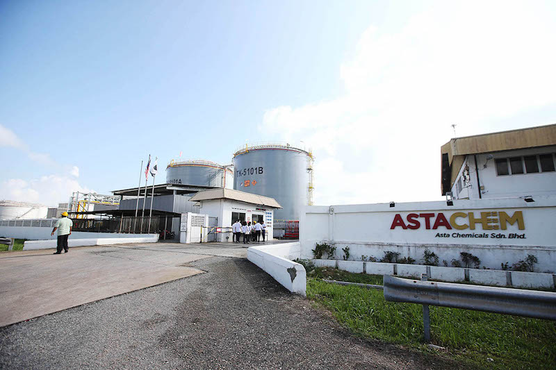 Petronas Chemicals Group (PCG) Berhad's new methanol storage tanks are seen in Tanjung Gelang, Kuantan, March 19, 2018.  u00e2u20acu201d Picture by Azinuddin Ghazali 
