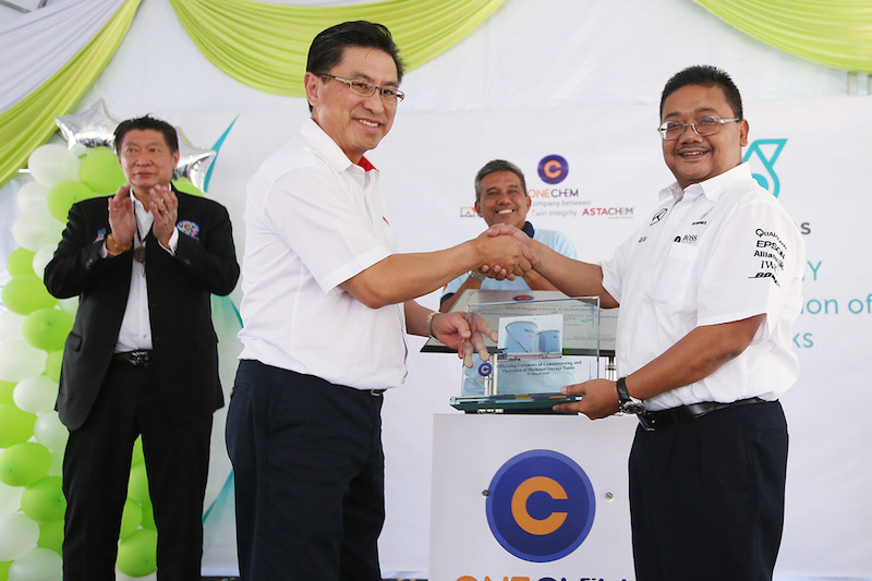 Petronas Chemicals Group (PCG) Berhad's Managing Director/CEO Datuk Sazali Hamzah presents a momento to AstaChem CEO Jerry Looi during the officiating ceremony of the commissioning and operation of methanol storage tanks in Tanjung Gelang, Kuantan, March 19, 2018. — Picture by Azinuddin Ghazali 