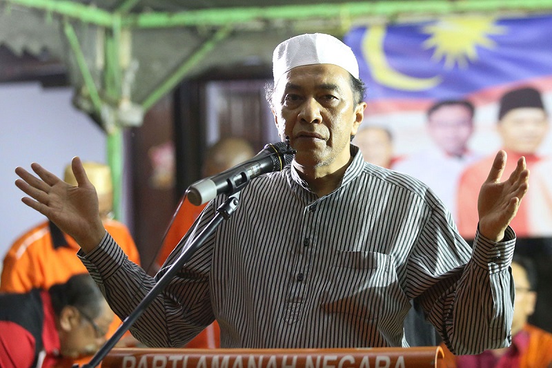 Kelantan Pakatan Harapan chairman Husam Musa speaks during the launch of the Pakatan Harapan interracial relations committee at Pasir Mas March 21, 2018.