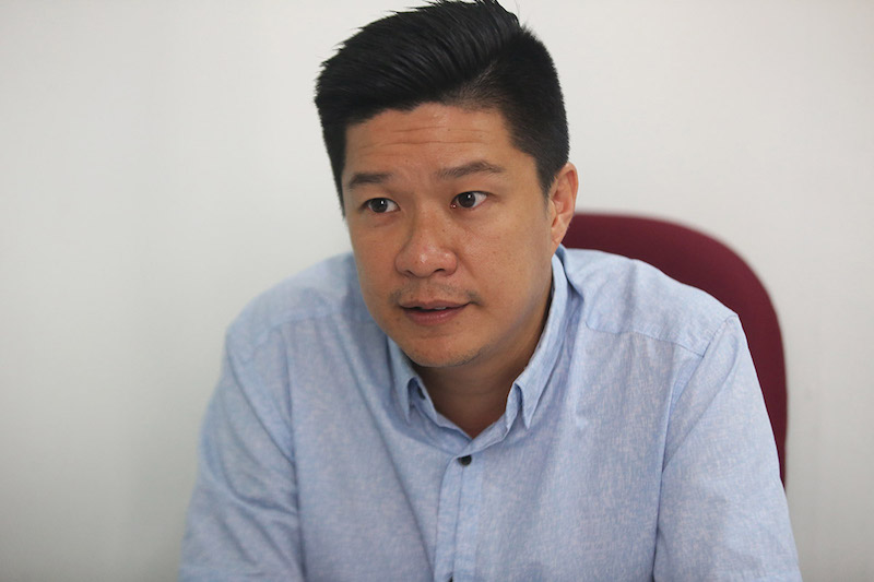 Chua grew up in Wakaf Baru, Tumpat just across the Kelantan river from the state capital. 