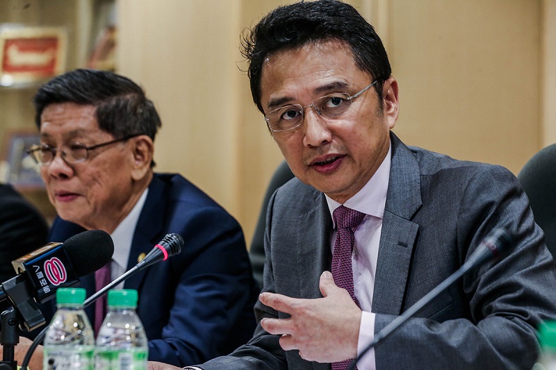 NCCIM president Tan Sri Datuk Ter Leong Yap (right) speaks during a press conference in Kuala Lumpur March 22, 2018. u00e2u20acu201d Picture by Hari Anggara