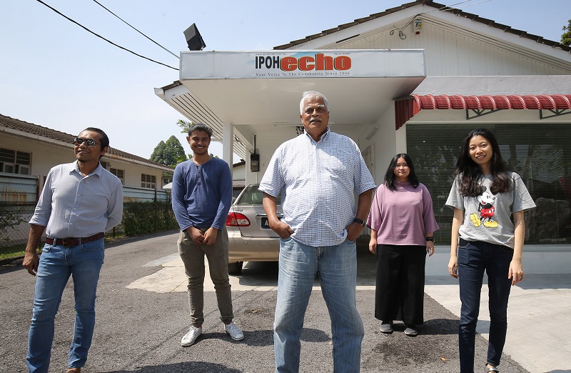 Editor Lt-Col (R) Fathol Zaman Bukhari (centre) and some of his staff (from left) Rosli Mansor, Joshua Joseph, Amy Chan, and Tan Mei Kuan. u00e2u20acu201d Picture by Marcus Pheong