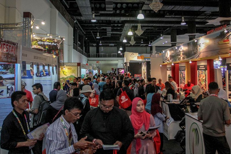 Visitors throng the 2018 Matta Fair in Kuala Lumpur March 16, 2018. u00e2u20acu2022 Picture by Hari Anggara