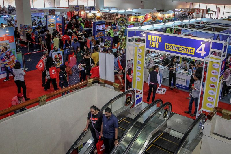 Visitors at the 2018 Matta Fair in Kuala Lumpur March 16, 2018. u00e2u20acu2022 Picture by Hari Anggara