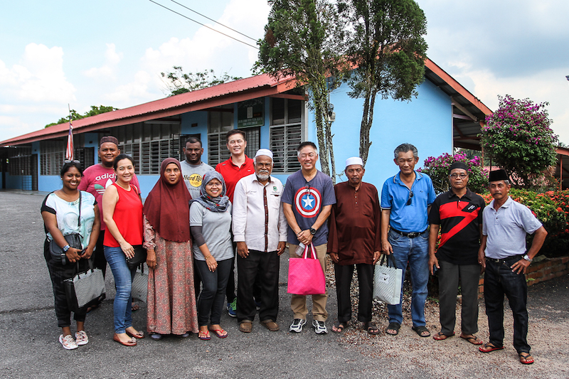 Staff of Redberry Group who took part in the company’s CSR event at Sekolah Agama Felda Jelai 3 in Gemas pose for a picture with members of the school, March 31, 2018. — Picture by Shafwan Zaidon
