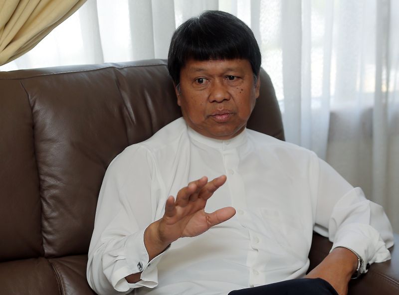 Perak Amanah chairman Asmuni Awi speaks to Malay Mail on March 26, 2018. — Picture by Farhan Najib