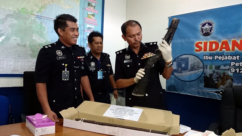 Kunak district police chief Supt Baharin Md Tahir said a team of policemen discovered the firearms during an operation, dubbed u00e2u20acu02dcSea Hunteru00e2u20acu2122, about 4.15am on Wednesday. u00e2u20acu201d Bernama pic