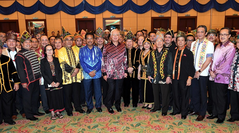 Prime Minister Datuk Seri Najib Razak (centre) and Sabah Mentri Besar Tan Sri Musa Aman pose for a group picture during a get-together with Sabah Ethnic and Cultural Associations in Kota Kinabalu March 2, 2018. u00e2u20acu201d Bernama pic