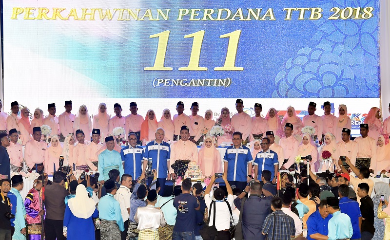 Prime Minister Datuk Seri Najib Razak (centre) at the wedding reception of 111 couples held at the Gong Badak Indoor Stadium in Kuala Nerus March 3, 2018. u00e2u20acu201d Bernama pic