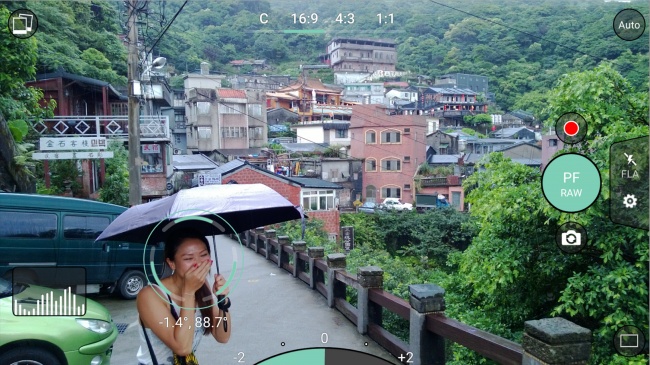 ProShot combines the most useful features of any photography app into one.