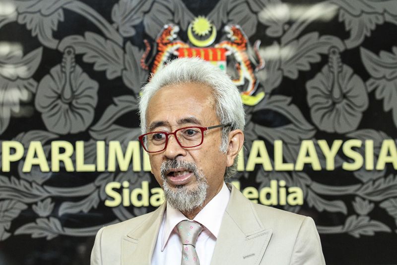 Kuala Terengganu MP Raja Kamarul Bahrin speaks during a press on conference outside Dewan Rakyat today, March 21, 2018. u00e2u20acu2022 Picture by Miera Zulyana